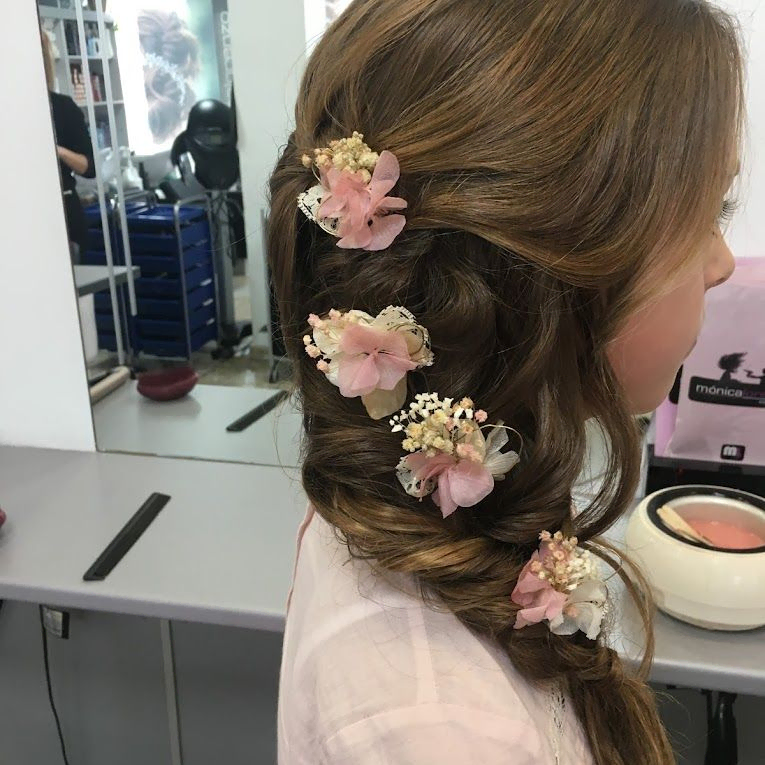 cabello de chica con flores